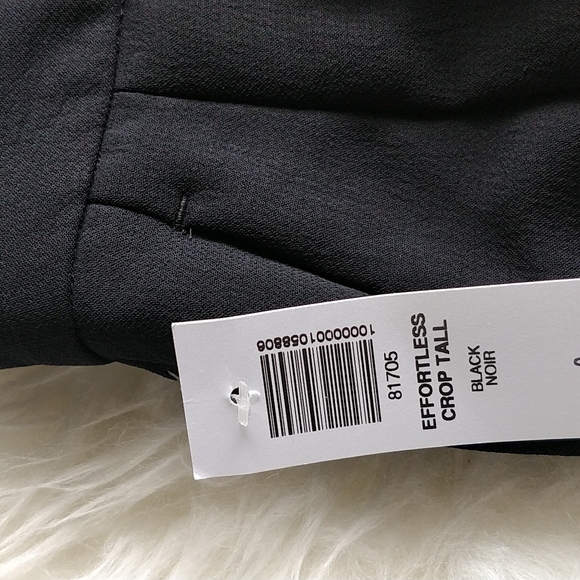 Aritzia Effortless Cropped pant - Picture 3 of 9